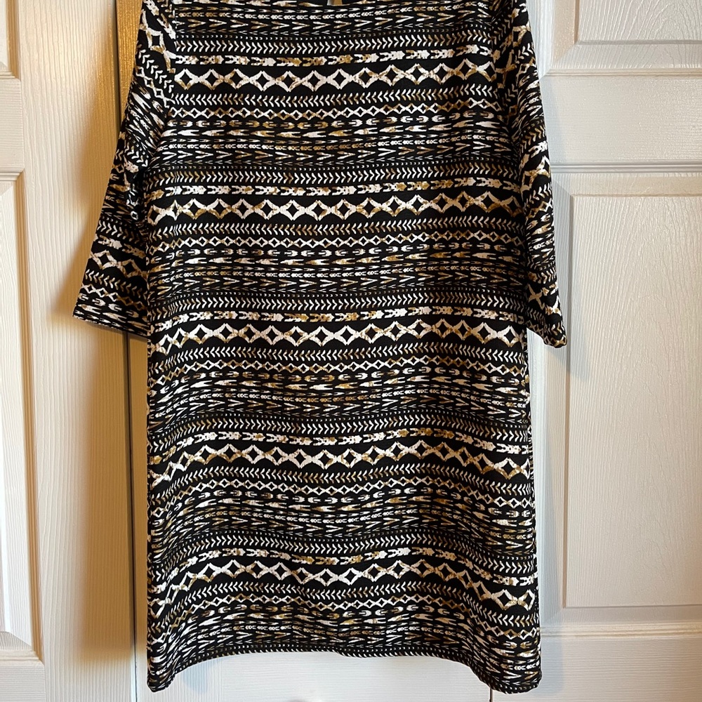 Everly Patterned Dress - Picture 2 of 5
